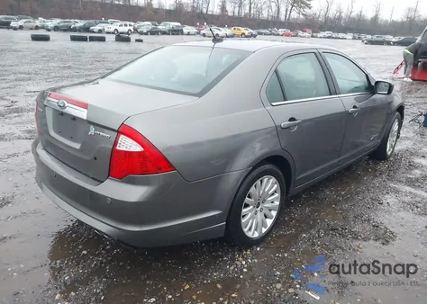 2011 Ford Fusion Hybrid z USA, uszkodzony, nr VIN 3FADP0L31BR277350